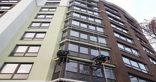 Установка крыши на балкон Лянтор цена от 1055 руб. м/2.
